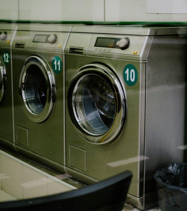 How Commercial Laundry Services Improve Operational Efficiency